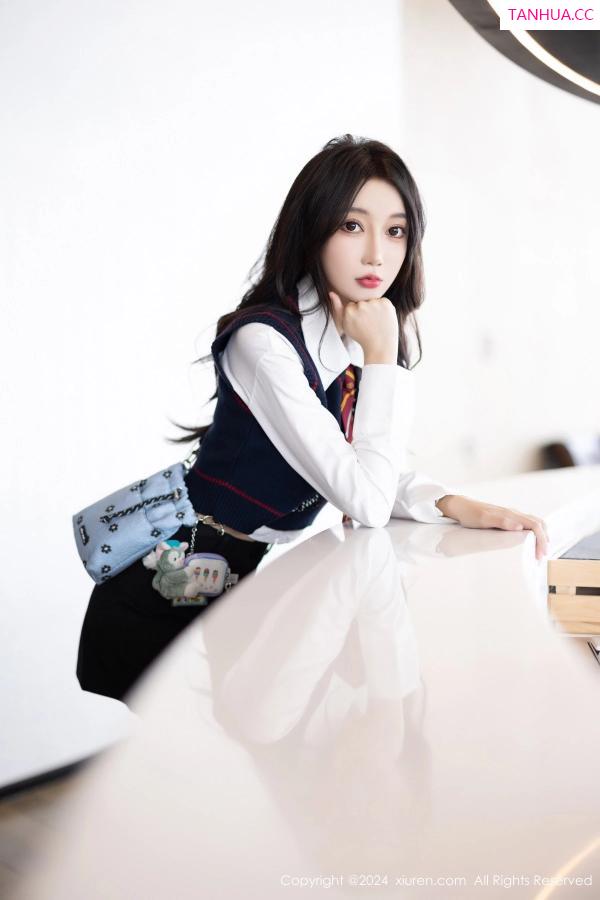 玥儿玥  [XiuRen]高清写真图 2024.03.18 No.8247 玥儿玥 丝袜美腿第4张图片
